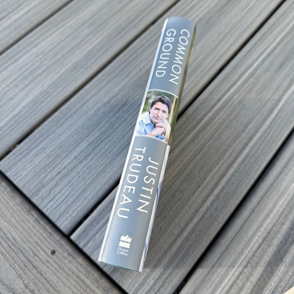 Common Ground by Justin Trudeau - Blue Cover - Picture 3 of 8